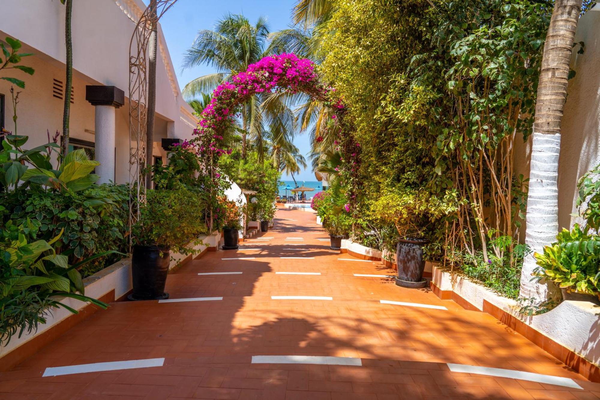 Hotel Africa Queen Сомоне Екстериор снимка